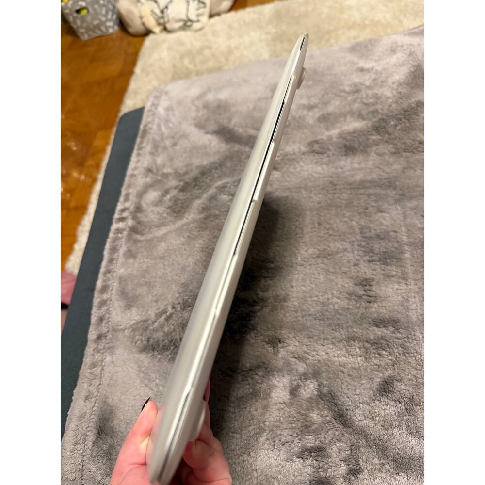 Macbook Air 2013 8GB Laptop Silver color - Picture 5 of 10